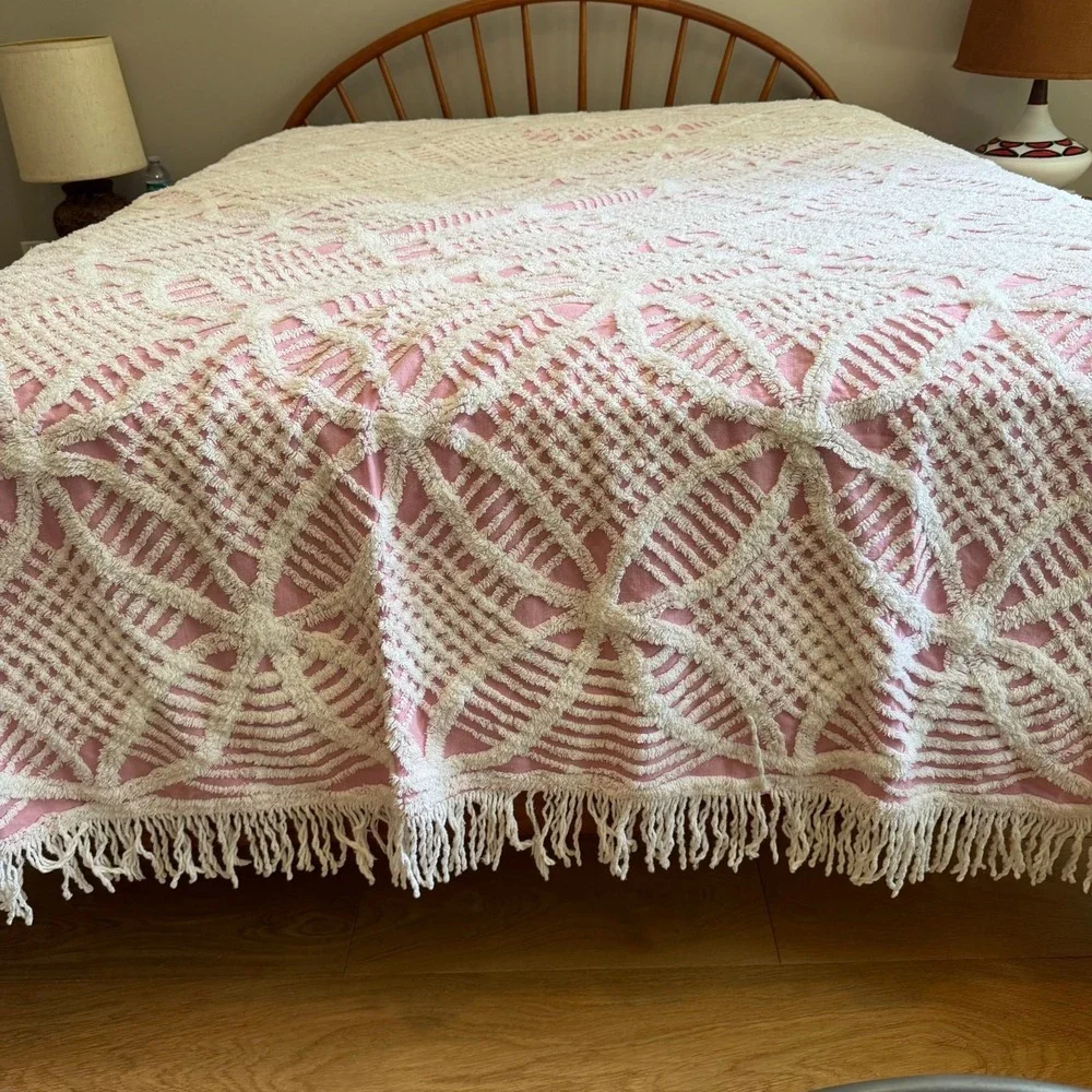 VTG Penny's Fashion Manor Pink White Classic Tufted Chenille Bedspread - 94x98